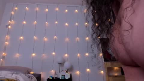 Snapshot of antoniart_ chatting on 02-02-25, 06:15 Antonia online show from 02-02-25, 06:15