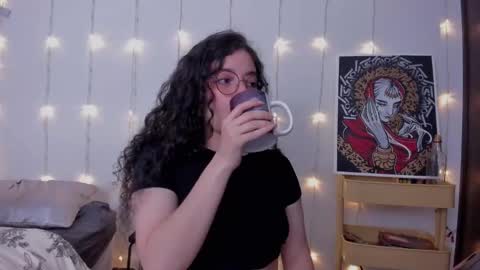 Snapshot of antoniart_ chatting on 02-10-25, 02:08 Antonia online show from 02-10-25, 02:08