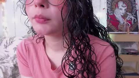 Snapshot of antoniart_ chatting on 10-28-25, 01:53 Antonia online show from 10-28-25, 01:53