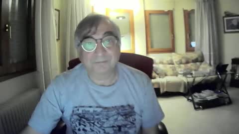 Snapshot of antonio2605 chatting on 12-25-24, 01:42 Antonio online show from 12-25-24, 01:42