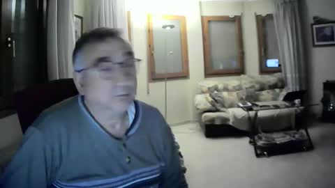 Snapshot of antonio2605 chatting on 01-16-25, 11:27 Antonio online show from 01-16-25, 11:27