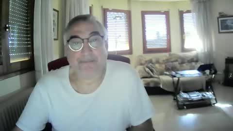 Snapshot of antonio2605 chatting on 01-17-25, 11:59 Antonio online show from 01-17-25, 11:59