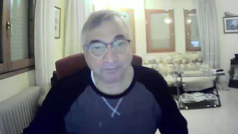 Snapshot of antonio2605 chatting on 02-10-25, 02:52 Antonio online show from 02-10-25, 02:52
