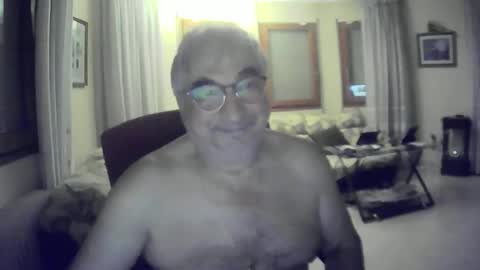 Snapshot of antonio2605 chatting on 09-14-25, 12:54 Antonio online show from 09-14-25, 12:54