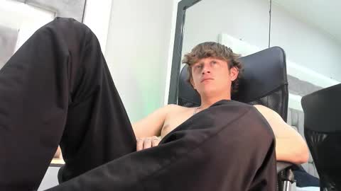 Snapshot of antthony_kings chatting on 10-02-25, 08:38 Anthony King online show from 10-02-25, 08:38