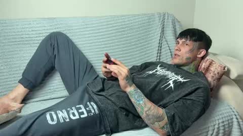 Tom online show from 04-25-26, 01:41