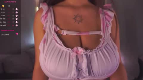 Snapshot of anuricbriny chatting on 10-28-25, 08:33 Sunday - start 0400 PM GMT -4 online show from 10-28-25, 08:33