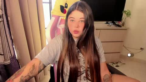   Independent model  online show from 04-28-26, 09:09