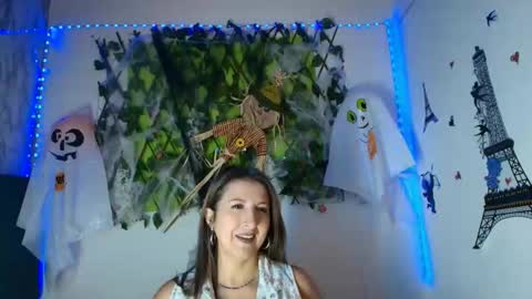 Snapshot of any_mour chatting on 10-28-25, 05:04 any mour online show from 10-28-25, 05:04