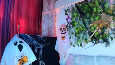 Snapshot of any_mour chatting on 10-29-25, 06:09 any mour online show from 10-29-25, 06:09