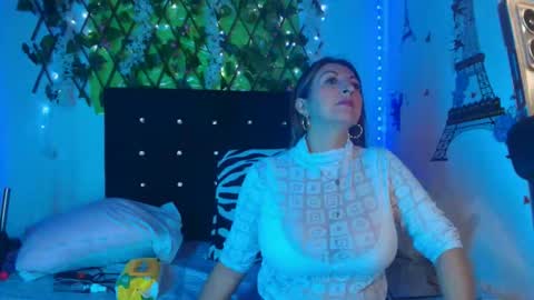 Snapshot of any_mour chatting on 11-18-25, 05:17 any mour online show from 11-18-25, 05:17