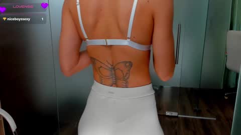 Snapshot of anyarayne chatting on 12-19-24, 03:19 Anya online show from 12-19-24, 03:19