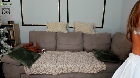 Snapshot of anyarayne chatting on 12-16-25, 03:50 Anya online show from 12-16-25, 03:50