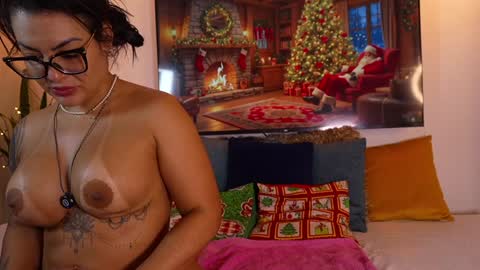 Dulce Maria online show from 12-21-24, 08:18