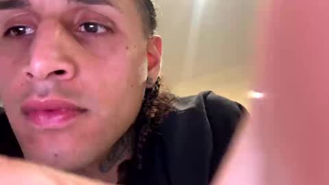 Snapshot of aomc1000 chatting on 10-28-25, 03:21 aomc1000 online show from 10-28-25, 03:21