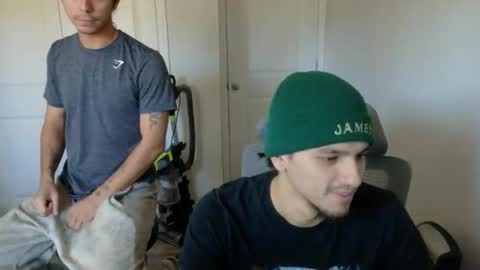 Snapshot of apachewithawebcam chatting on 12-19-25, 05:53 ApacheWithWebcam online show from 12-19-25, 05:53