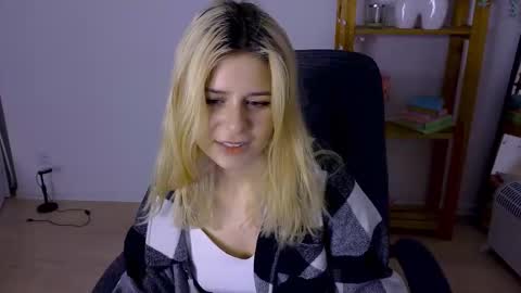 ApheliaStar online show from 11-18-25, 04:33