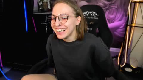 Snapshot of aphexqueen chatting on 02-14-25, 04:20 APHEX QUEEN online show from 02-14-25, 04:20