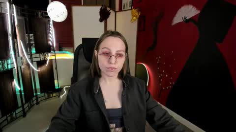 Snapshot of aphexqueen chatting on 03-08-25, 01:03 APHEX QUEEN online show from 03-08-25, 01:03