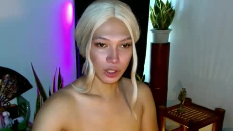 Snapshot of aphr0dite_x chatting on 12-08-24, 12:40 Roman Goddess online show from 12-08-24, 12:40