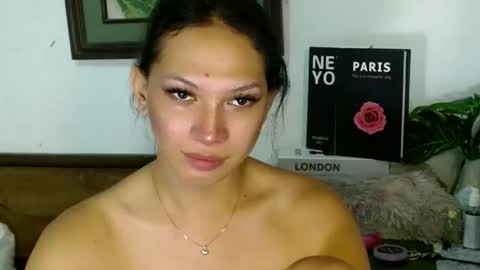 Snapshot of aphr0dite_x chatting on 11-23-25, 03:01 Roman Goddess online show from 11-23-25, 03:01