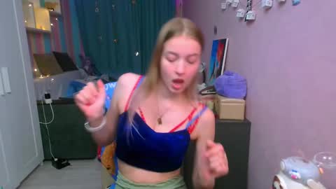 Snapshot of aphrodite_wow_ chatting on 02-19-25, 04:00 Aphrodite online show from 02-19-25, 04:00