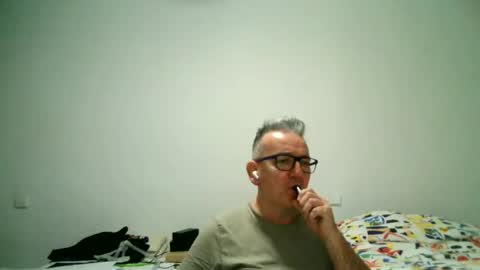 Snapshot of apixaba chatting on 01-02-25, 08:46 furry bear online show from 01-02-25, 08:46