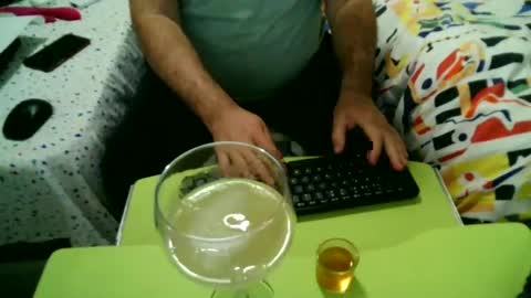 Snapshot of apixaba chatting on 01-25-25, 10:39 furry bear online show from 01-25-25, 10:39