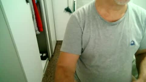 Snapshot of apixaba chatting on 10-04-25, 09:57 furry bear online show from 10-04-25, 09:57