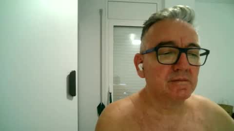 Snapshot of apixaba chatting on 10-14-25, 08:53 furry bear online show from 10-14-25, 08:53
