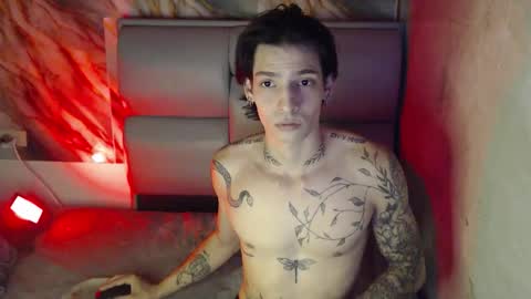 Snapshot of apolo01_ chatting on 10-16-25, 12:11 Apolo online show from 10-16-25, 12:11