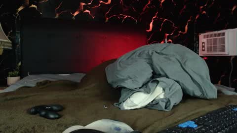 Snapshot of apolo01_ chatting on 10-30-25, 10:43 Apolo online show from 10-30-25, 10:43