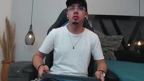 Apolo online show from 10-23-25, 04:39