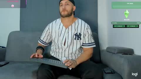 Snapshot of apolo_strange chatting on 10-31-25, 05:08 apolo_strange online show from 10-31-25, 05:08