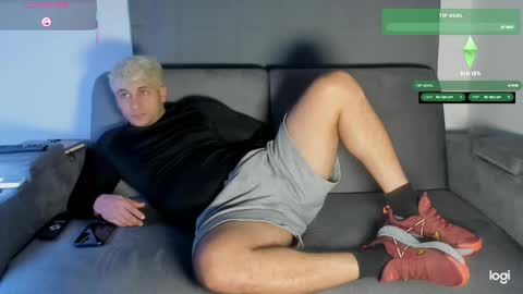 Snapshot of apolo_strange chatting on 11-20-25, 12:33 apolo_strange online show from 11-20-25, 12:33