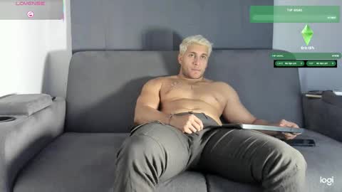 Snapshot of apolo_strange chatting on 11-22-25, 11:04 apolo_strange online show from 11-22-25, 11:04