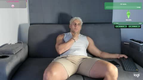 Snapshot of apolo_strange chatting on 11-24-25, 09:36 apolo_strange online show from 11-24-25, 09:36