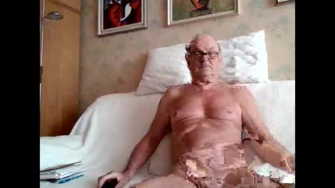 Snapshot of apony58 chatting on 09-21-25, 01:24 Adam online show from 09-21-25, 01:24