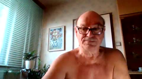 Snapshot of apony58 chatting on 10-29-25, 06:04 Adam online show from 10-29-25, 06:04