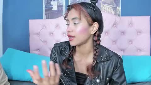 Snapshot of applehot_lr chatting on 09-13-25, 02:11 sofi y kevin online show from 09-13-25, 02:11