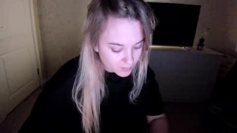 appleyummybuns online show from 11-17-25, 07:30