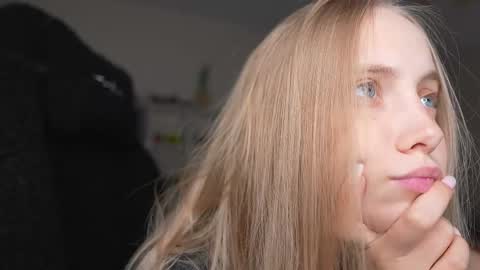  REYNA  next stream is 11h of Feb online show from 04-22-26, 03:46