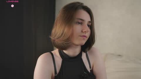 Snapshot of approche_toi_petite chatting on 05-19-26, 02:01 Meghan online show from 05-19-26, 02:01