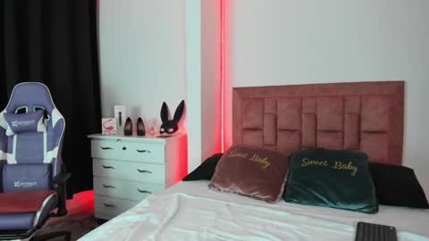 april collinsxx online show from 10-16-25, 10:00