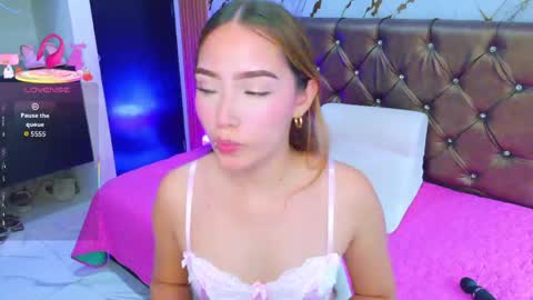 Snapshot of april_daddyssgirl chatting on 06-05-26, 08:36 APRIL online show from 06-05-26, 08:36