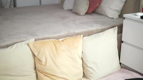 Laura online show from 12-05-25, 07:32