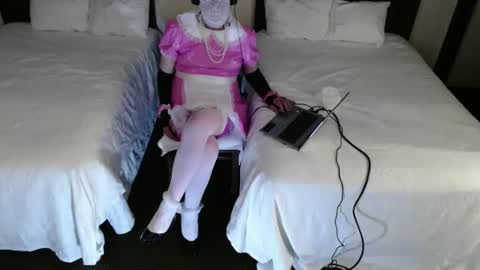 April Sissy online show from 09-10-25, 04:51