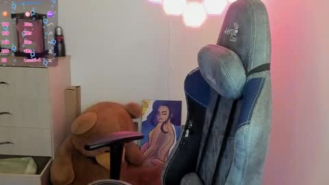 aqua emilly online show from 02-25-25, 02:25