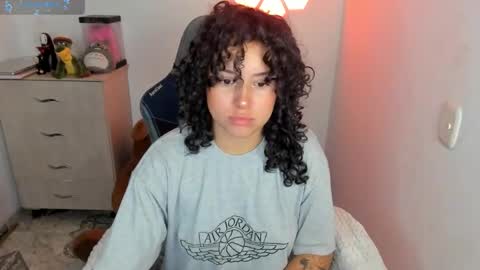 aqua emilly online show from 10-18-25, 10:43