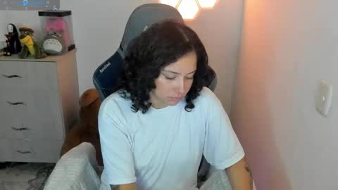 aqua emilly online show from 10-21-25, 11:16